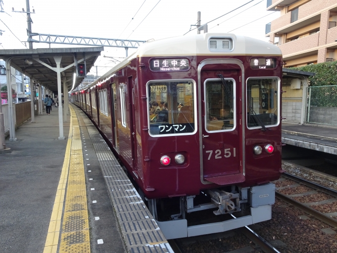 鉄道乗車記録の写真:乗車した列車(外観)(2)        「多田駅に着きました。」