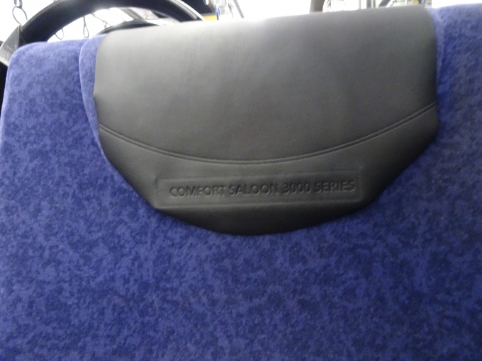 鉄道乗車記録の写真:車内設備、様子(1)        「ヘッドカバーには｢COMFORT SALOON 3000 SERIES｣の文字が残っています。」
