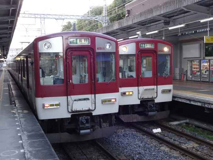 鉄道乗車記録の写真:乗車した列車(外観)(2)        「左が乗車した編成です。どちらも前面の表示幕が更新されていません。｢長野｣は今｢河内長野｣になっていますし、あべの橋は今｢大阪阿部野橋｣になっています。」