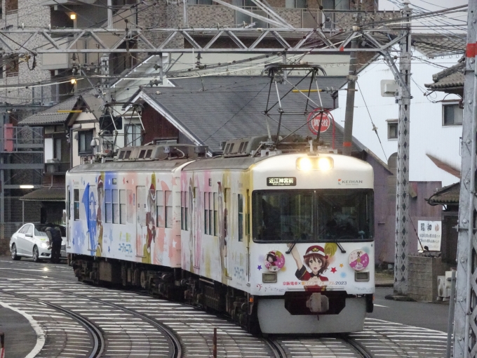 鉄道乗車記録の写真:乗車した列車(外観)(1)        「｢響け！ユーフォニアム｣のラッピング編成です。これに乗って近江神宮前駅のスタンプをゲットしに行きました。」