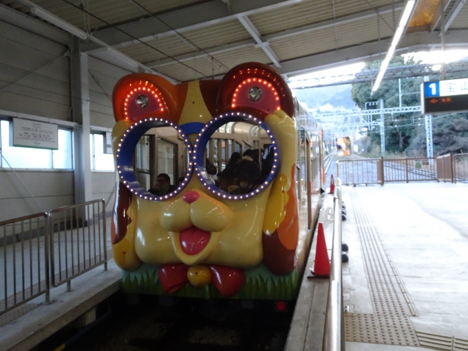鉄道乗車記録の写真:乗車した列車(外観)(2)        「宝山寺1号線のコ11｢ミケ｣です。」