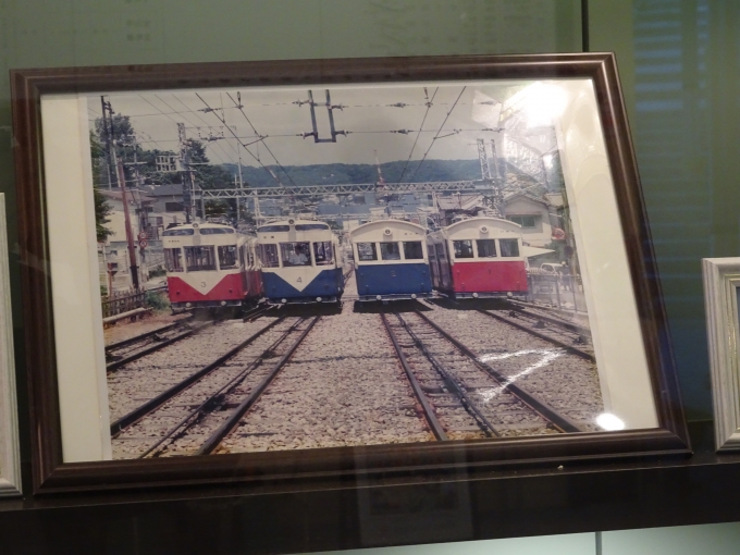 鉄道乗車記録の写真:旅の思い出(6)        「昔の宝山寺線の車両の並びです。」