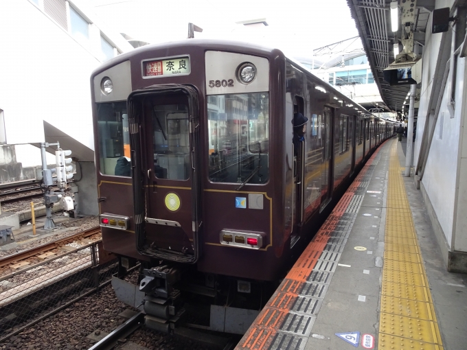 鉄道乗車記録の写真:乗車した列車(外観)(1)          「生駒に着きました。これからバスに乗って、生駒山麓公園に向かいます。」