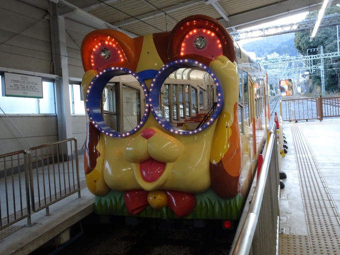 鉄道乗車記録の写真:乗車した列車(外観)(4)        「鳥居前に着きました。」