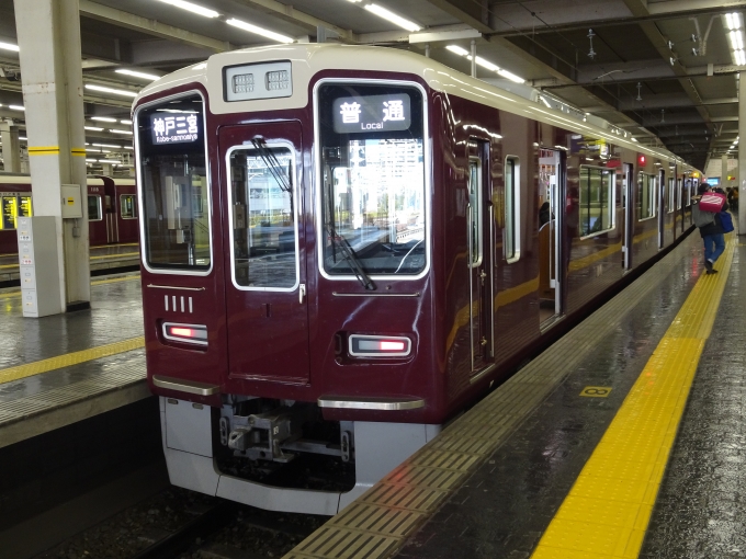 鉄道乗車記録の写真:乗車した列車(外観)(1)        「阪急では珍しいゾロ目車番の先頭車です。」