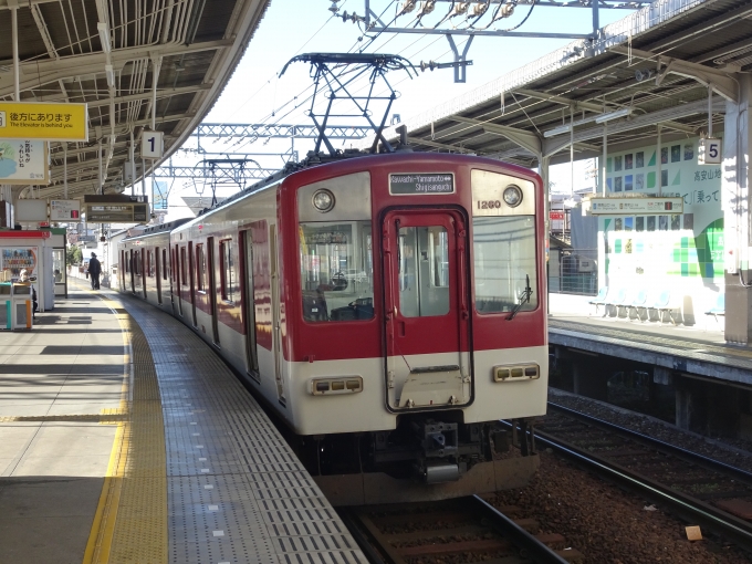 鉄道乗車記録の写真:乗車した列車(外観)(2)        「今日は信貴線の検測に来たのでしょうか？行き先種別表示がフルカラーLED化されているので、日本語と英語が交互に表示されます。」