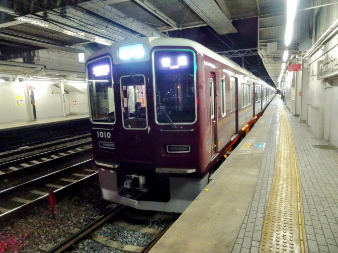 鉄道乗車記録の写真:乗車した列車(外観)(2)        「六甲駅上りホームも大阪側から撮った方が楽に撮れます。(逆に下りホームは神戸三宮側から撮った方が楽に撮れます。)」