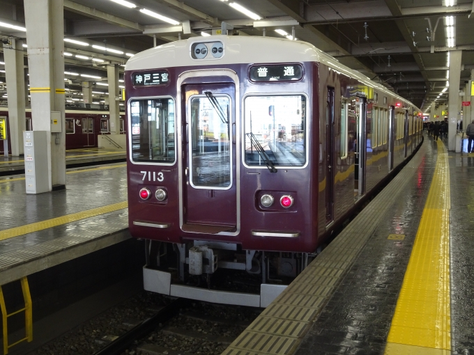 鉄道乗車記録の写真:乗車した列車(外観)(1)        「須磨から普通列車を2本乗り継いで、大阪梅田に着きました。」