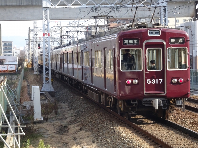 鉄道乗車記録の写真:乗車した列車(外観)(2)        「南茨木を出発する、5300系の8両編成です。」