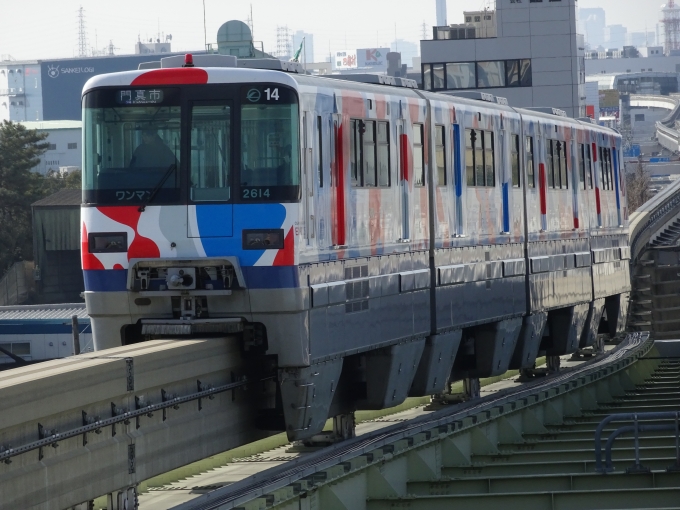 鉄道乗車記録の写真:列車・車両の様子(未乗車)(2)        「門真市に向かう、｢大阪・関西万博｣のラッピング編成です。」