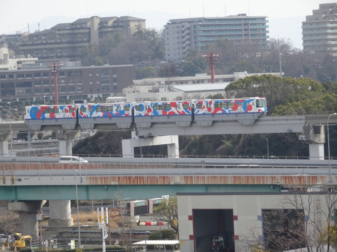 鉄道乗車記録の写真:列車・車両の様子(未乗車)(2)        「本線を走行する、｢大阪・関西万博｣のラッピング編成です。」