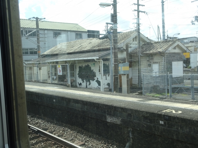 鉄道乗車記録の写真:駅舎・駅施設、様子(4)        「ホーム側から撮った、｢紀伊新庄駅｣駅舎です。」