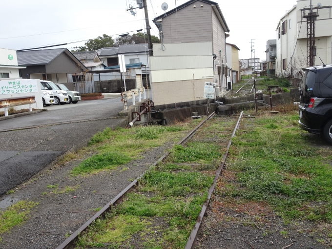 鉄道乗車記録の写真:旅の思い出(6)        「西御坊から日高川ヘ向かう線路です。これから日高川駅まで歩くことにします。」
