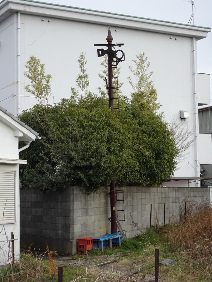 鉄道乗車記録の写真:旅の思い出(7)        「旧日高川駅近くにある、腕木式信号機です。(羽根が無くなっていますが。)」