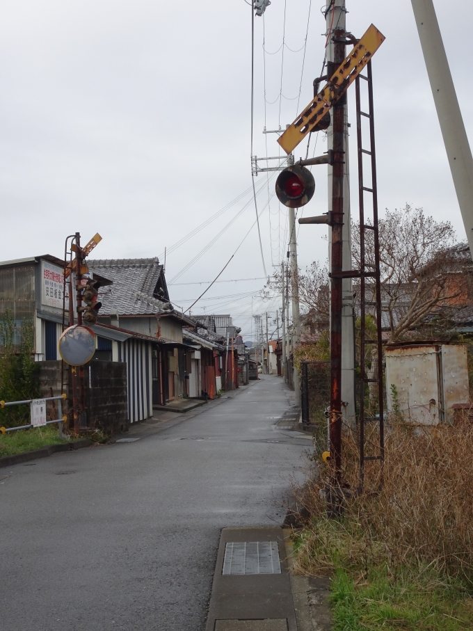 鉄道乗車記録の写真:旅の思い出(8)        「旧日高川駅近くにある、踏切です。警報器が残っています。」