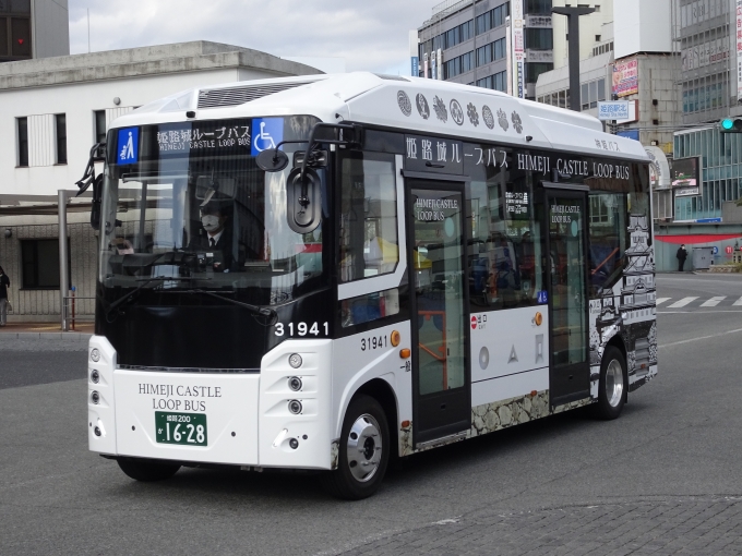 鉄道乗車記録の写真:旅の思い出(7)        「姫路城ループバスの新型電気バスです。今回、姫路に来たもう１つの目的であります。」