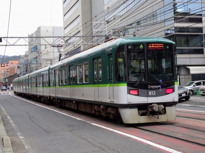 鉄道乗車記録の写真:列車・車両の様子(未乗車)(4)        「京津線の併用軌道を走る、京阪800系です。」