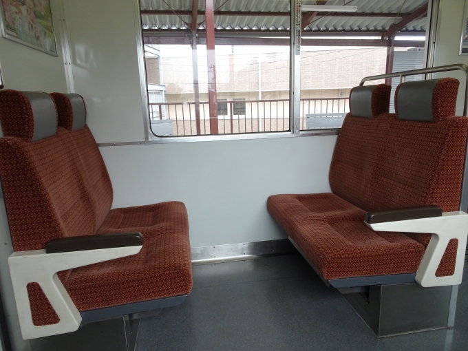 鉄道乗車記録の写真:車内設備、様子(4)        「高師浜線をクロスシートに座って行くと言う贅沢ができるんです。」