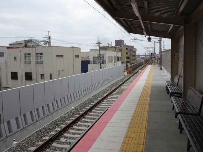 鉄道乗車記録の写真:駅舎・駅施設、様子(4)        「伽羅橋駅の高師浜駅側です。駅全体がきれいになっています。」