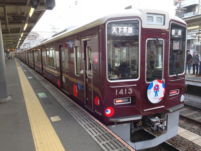 鉄道乗車記録の写真:列車・車両の様子(未乗車)(2)        「京都線の｢大阪・関西万博｣のラッピング編成です。」