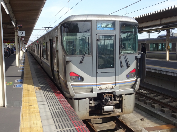 鉄道乗車記録の写真:乗車した列車(外観)(2)        「加古川駅で新快速待ちのため、小休止です。」
