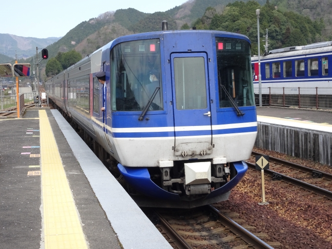 鉄道乗車記録の写真:乗車した列車(外観)(5)        「大原駅に着きました。これから鉄道むすめのデジタルスタンプをゲットしに行きます。」
