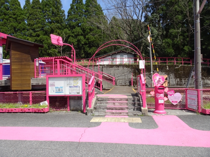 鉄道乗車記録の写真:駅舎・駅施設、様子(13)        「恋山形駅の入口です。」