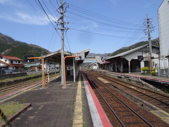 鉄道乗車記録の写真:駅舎・駅施設、様子(8)        「智頭駅の鳥取側の様子です。」