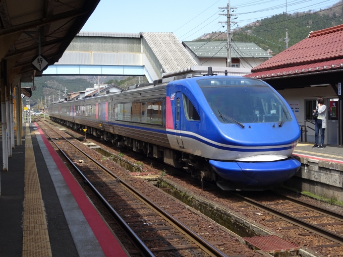 鉄道乗車記録の写真:列車・車両の様子(未乗車)(11)        「智頭駅に到着する、｢スーパーはくと8号｣です。」