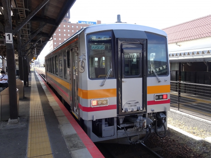 鉄道乗車記録の写真:乗車した列車(外観)(14)        「津山駅に着きました。」