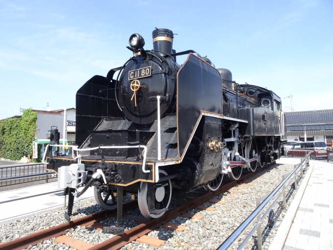 鉄道乗車記録の写真:列車・車両の様子(未乗車)(18)        「津山駅前で保存展示されている、C11型蒸気機関車です。」
