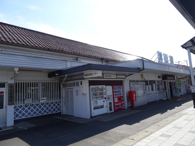 鉄道乗車記録の写真:駅舎・駅施設、様子(19)        「津山駅の駅舎です。上屋であるので、撮り難くなりました。」