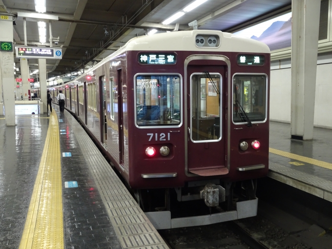 鉄道乗車記録の写真:乗車した列車(外観)(2)        「梅田に着きました。」