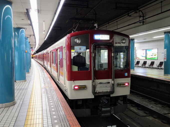 鉄道乗車記録の写真:列車・車両の様子(未乗車)(2)        「｢近鉄と阪神の相互乗り入れ15周年｣の副標(記念ステッカー)が付いた1273F(VE73)です。阪神電車の副標と同じ掲示の仕方です。」
