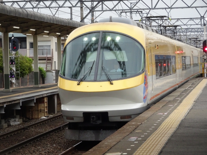 鉄道乗車記録の写真:列車・車両の様子(未乗車)(3)        「伊勢若松を通過する、｢伊勢志摩ライナー｣です。」