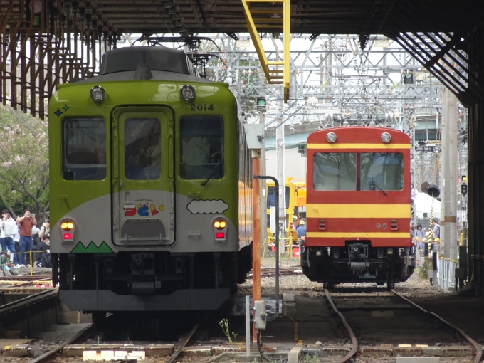 鉄道乗車記録の写真:列車・車両の様子(未乗車)(18)        「塩浜駅の踏切から｢つどい｣と｢モト96｣を撮って見ました。」
