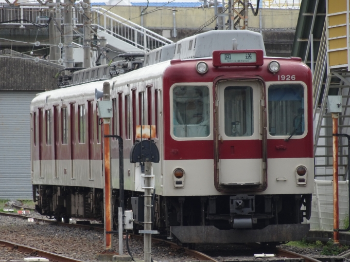 鉄道乗車記録の写真:列車・車両の様子(未乗車)(20)        「これも、塩浜駅の踏切から留置されている、｢H26｣を撮って見ました。」