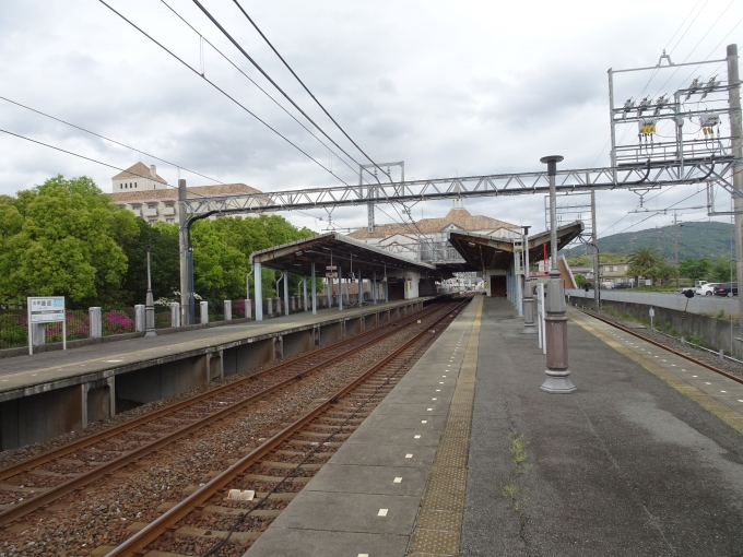 鉄道乗車記録の写真:駅舎・駅施設、様子(4)        「志摩磯部駅の全景です。」