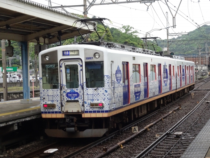鉄道乗車記録の写真:列車・車両の様子(未乗車)(4)        「鳥羽駅を出発する、VC67とばしまメモリー｢なみの章｣です。」