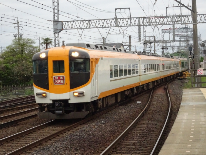 鉄道乗車記録の写真:列車・車両の様子(未乗車)(3)        「櫛田を通過する、｢近鉄名古屋｣行き特急です。」