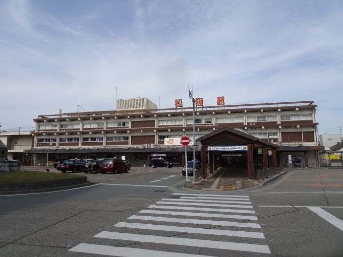 鉄道乗車記録の写真:駅舎・駅施設、様子(6)        「JR松阪駅の駅舎です。」
