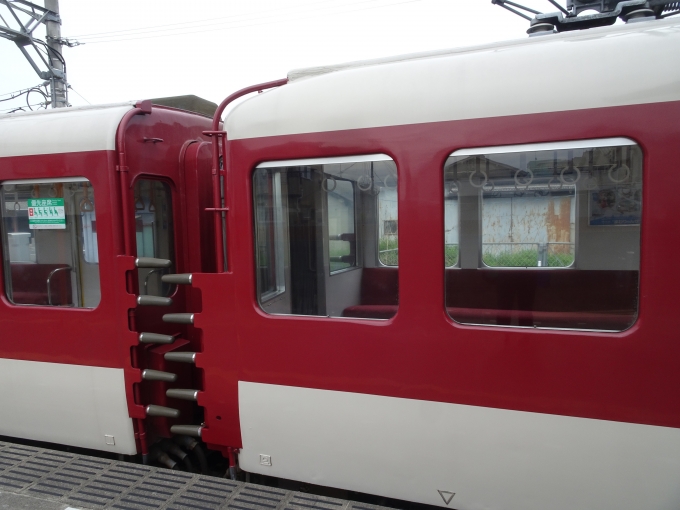 鉄道乗車記録の写真:乗車した列車(外観)(6)        「モ8409とモ8459の連結部分です。モ8409の貫通路が幅広なので、幌アダプターを介してつないでいます。」
