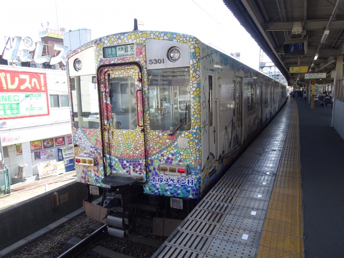 鉄道乗車記録の写真:乗車した列車(外観)(5)        「富雄に着きました。ここの駅のデジタルスタンプをゲットしました。」