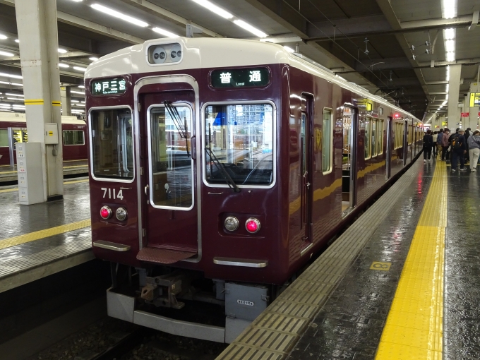 鉄道乗車記録の写真:乗車した列車(外観)(1)          「大阪梅田に着きました。」