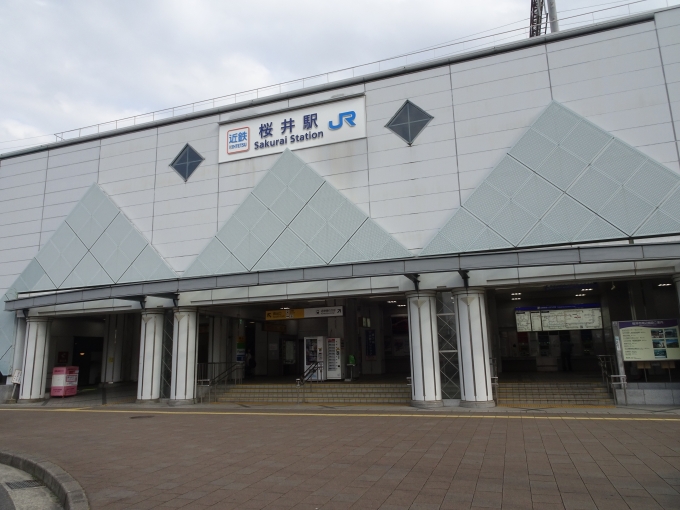 鉄道乗車記録の写真:駅舎・駅施設、様子(2)        「桜井駅北口の駅舎です。」