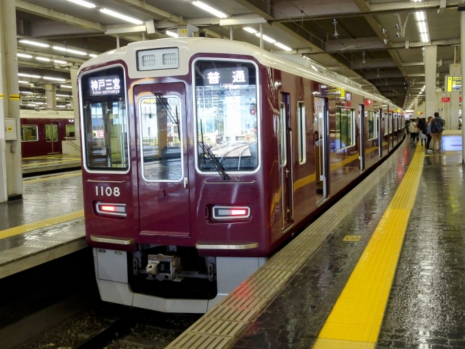 鉄道乗車記録の写真:乗車した列車(外観)(1)        「大阪梅田に着きました。」
