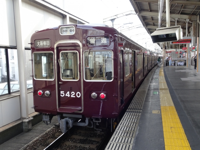 鉄道乗車記録の写真:乗車した列車(外観)(3)        「行きに乗ったのと同じ編成に乗って、南茨木に向かいます。」