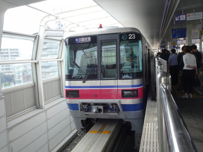 鉄道乗車記録の写真:乗車した列車(外観)(1)        「北大阪急行の延伸区間に乗車するため、千里中央に向かいます。」