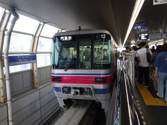 鉄道乗車記録の写真:乗車した列車(外観)(1)        「阪急千里線に乗るため、山田に向かいます。」