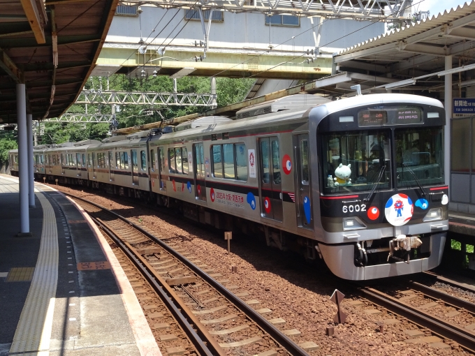 鉄道乗車記録の写真:列車・車両の様子(未乗車)(2)        「鵯越で撮った、｢大阪・関西万博｣装飾編成です。」